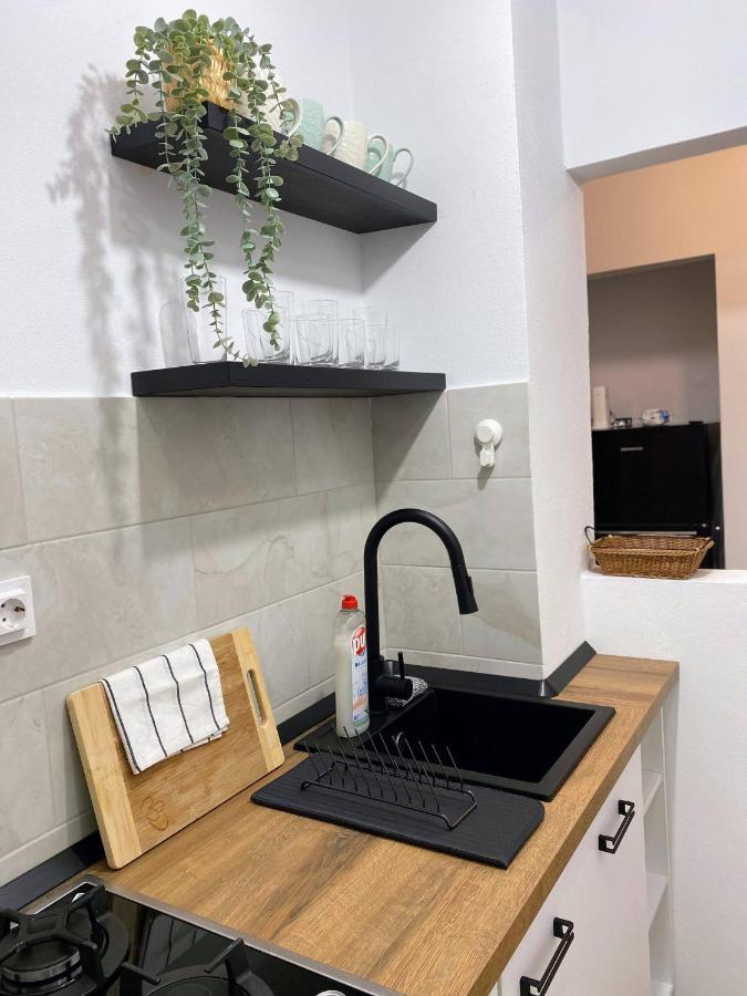 Central Cozy Apartment North Railway St - 4 Min Walk Bucarest Exterior foto